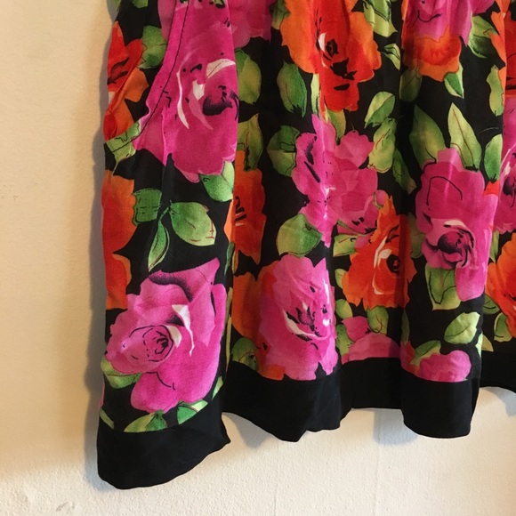 🌱Flowy Flower Skirt🌱 - Picture 3 of 4